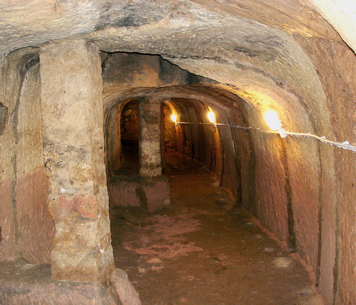 Gang des Kellergewölbes bei Eröffnung im Jahr 2008